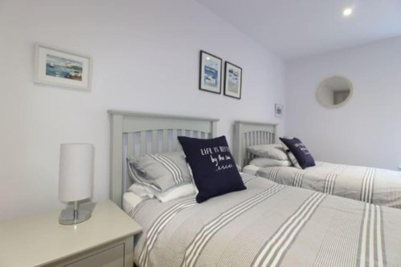 Middle Chine - 2 Bedroom Holiday Home ボーンマス エクステリア 写真